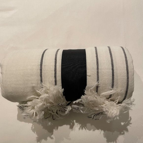 NWT- Hearth & Hand Throw Blanket - Picture 2 of 3